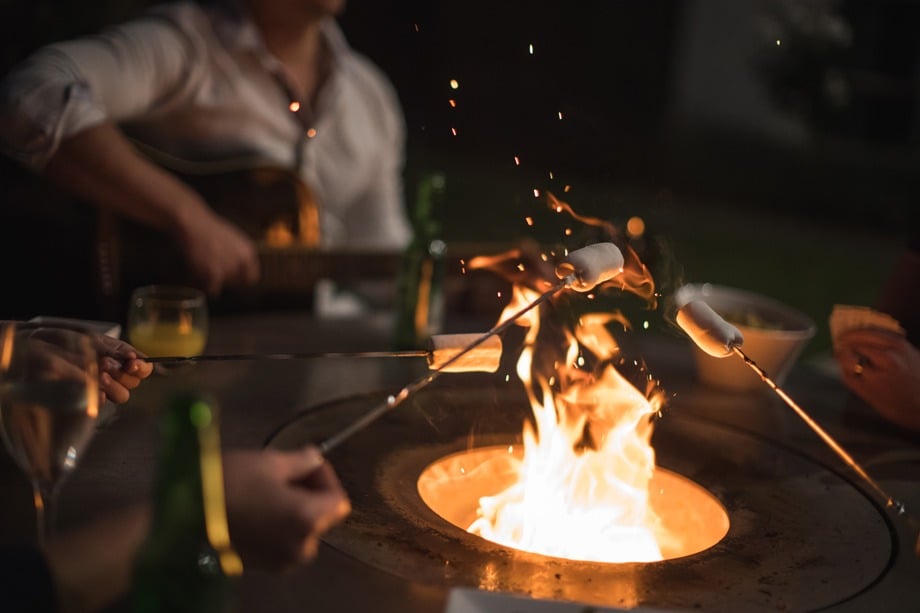 ep1350 fire table night marshmallows 920px