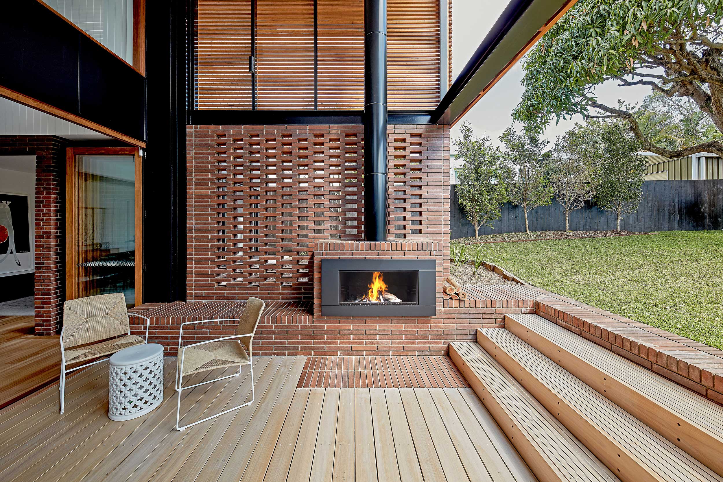 Entertain Al Fresco – 10 outdoor wood fire designs to inspire your own backyard.