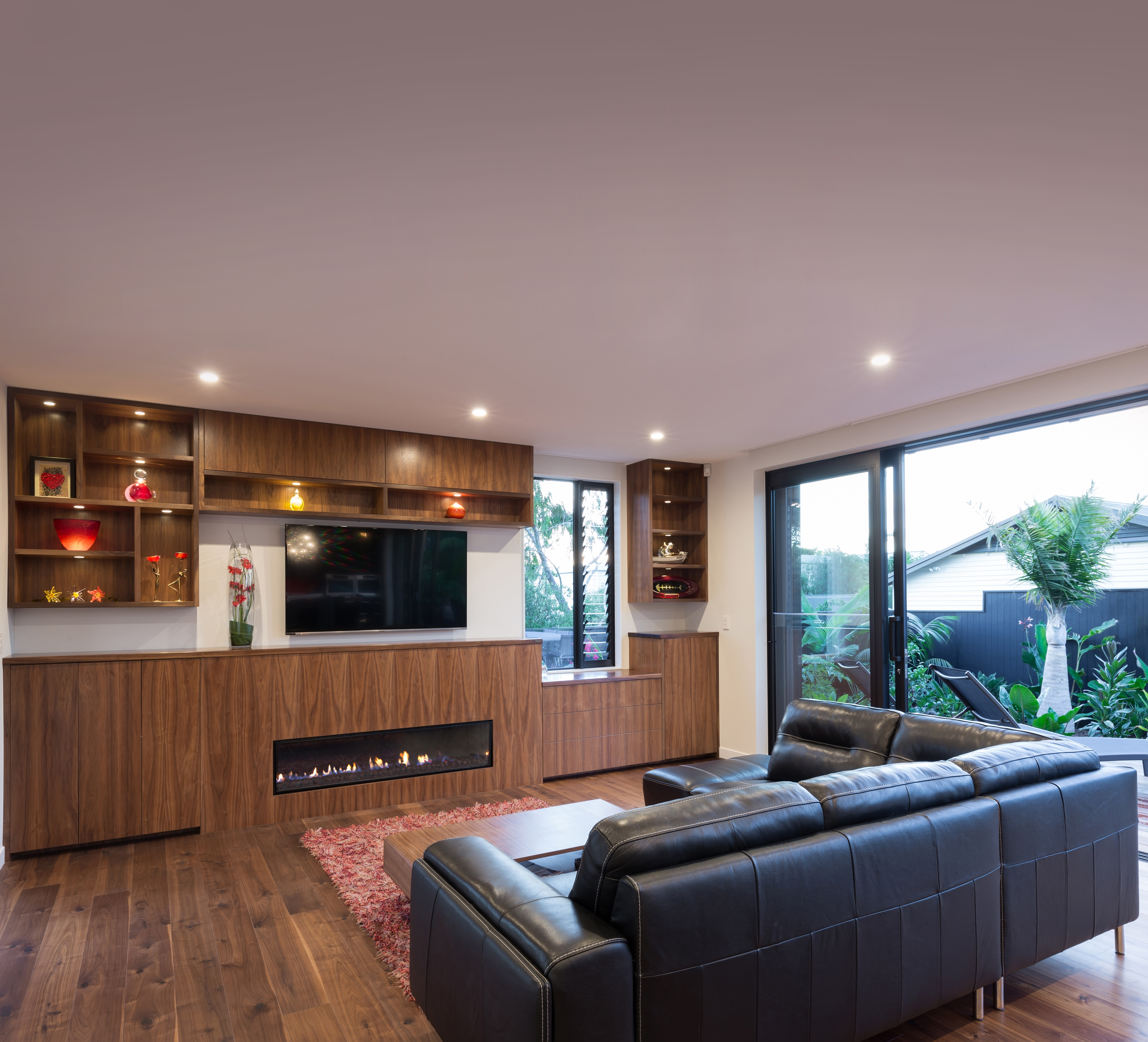 Sleek Modernity, Economic Heating in Seaside Suburb