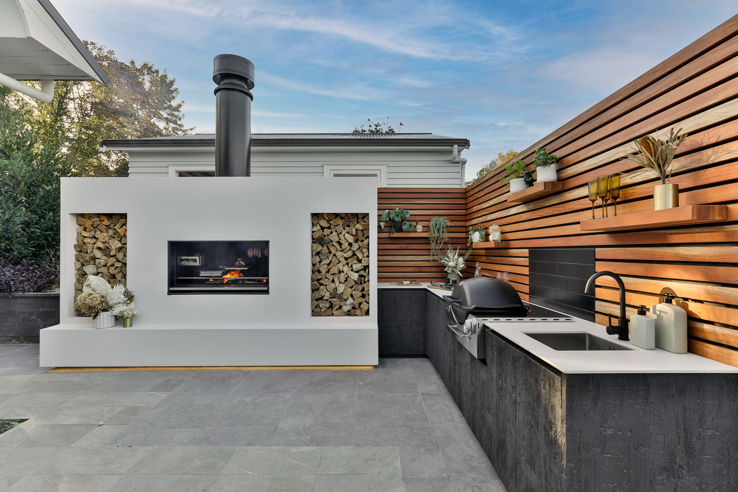How to create an outdoor fireplace kitchen